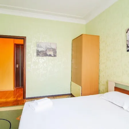 Apartament Kvartira Leningradskaya 5 *